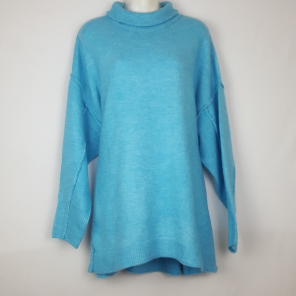 Cabana Crown & ivy Tuttle neck turquoise blue sweater